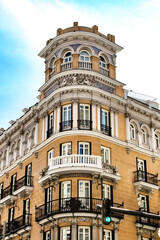 Fototapeta na wymiar Old colorful and vintage facades in Madrid