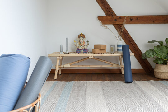 Yogabereich zuhause einrichten