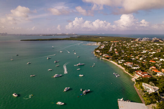 Waterfront Mansions Miami Key Biscayne With Boats In Water