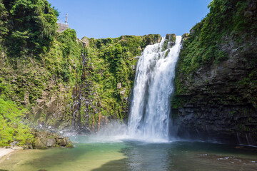 Fototapeta na wymiar 雄川の滝(鹿児島県南大隅町）