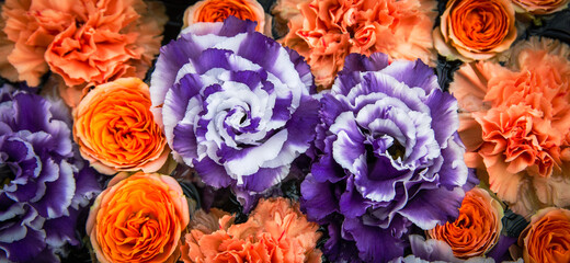 Fototapeta na wymiar Flower arrangement of fringed lisianthus, roses and carnations.