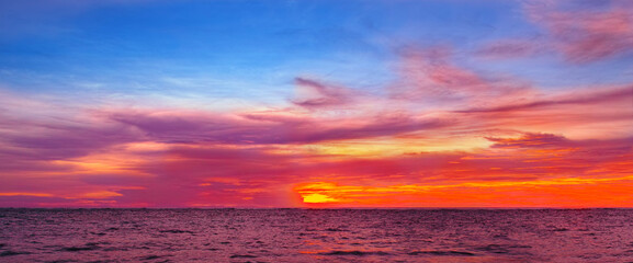 真夏の宮古島。下地島から見た夕焼け(パノラマ）
