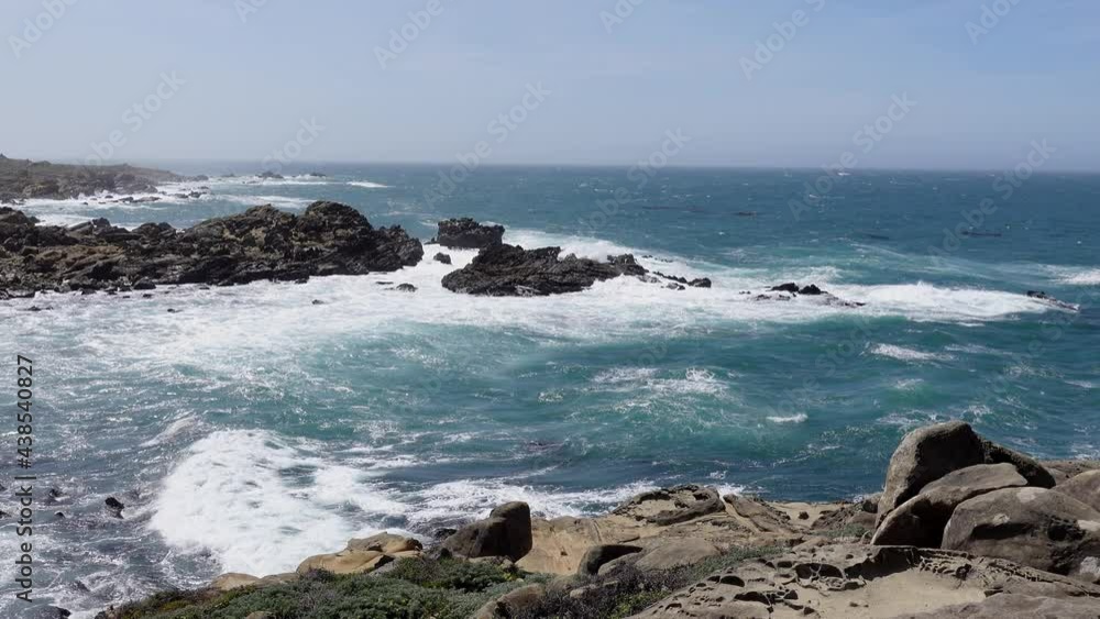 Wall mural strong waves hitting the north coast of California 