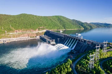 Foto op Plexiglas Hydroelectric dam on the river © evgenii_v