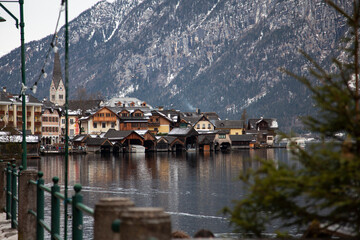 Fototapeta premium Austria, Hallstatt-December ‎26, ‎2017:Hallstatt landscape, houses, church, lake, and mountains