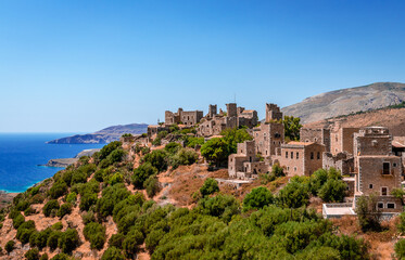 Obraz premium Vatheia, a village on the Mani Peninsula, in Greece. A major tourist attraction and an iconic example of the south Maniot vernacular architecture as it developed during the 19th century.