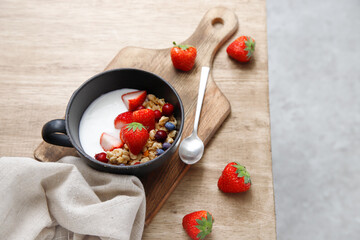 ヨーグルトとシリアルとたくさんのイチゴで健康的にダイエット
