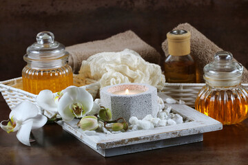 Komposition mit Kerzen und Spa Produkten