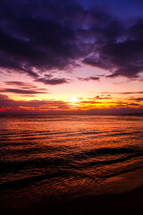Fototapeta na wymiar beautiful Sunrise over the sea with cloudscape