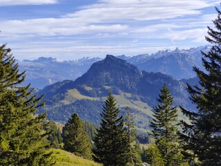 Vista panoramica dal sentiero sul monte Rigi, Svizzera