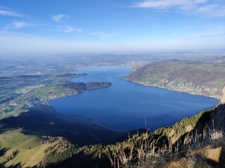 Fototapeta na wymiar Vista panoramica dal sentiero sul monte Rigi, Svizzera