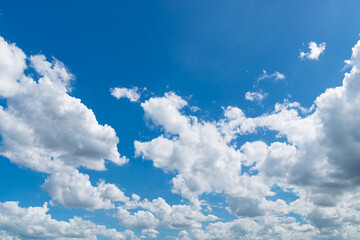 Fototapeta na wymiar White clound flying in blue sky.