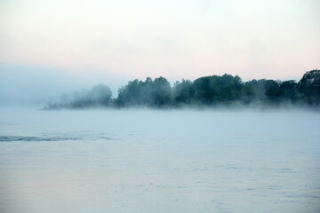 Obraz na płótnie Canvas Fog on the river early in the morning during the summer