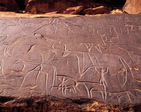 algeria, near taghit, boulder with, engravings, c. 8 - 10, 000 bc, africa, north africa, rock, engraving, sight, culture, characters, archaeology, antiquity, 