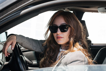Obraz na płótnie Canvas Young, beautiful girl driving a car.