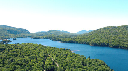 Obraz premium Lake with forest in Tremblant Quebec 