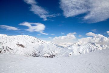 Fototapeta na wymiar Skifahren in Darbandsar im Iran