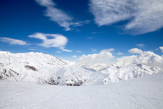 Skifahren in Darbandsar im Iran