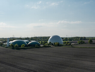 Biogasanlage aus der Luft Perspektive mit einer Drohne aufgenommen