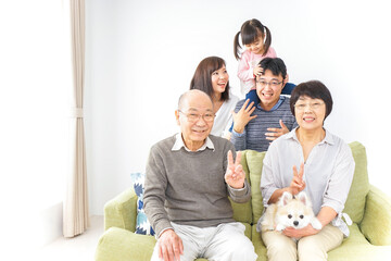三世代 ファミリー 集合写真イメージ