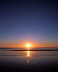 Fototapeta na wymiar sea, sunset, water, sun, evening, evening mood, mood, evening light, landscape, nature, beach, water reflection, horizon, calm, silence, solitude, 