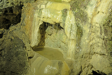 Kalksteingebilde in den Grottes aux Fées, St. Maurice, Kanton Wallis, Schweiz