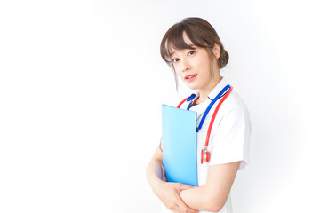 病院で勤務する看護師