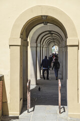 Prospettiva di archi sul lungarno a Firenze