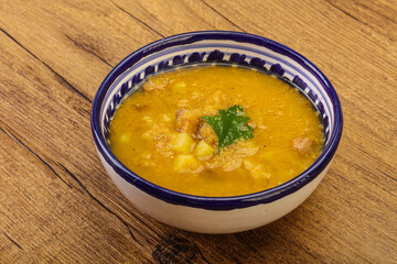 Pea soup with smoked meat