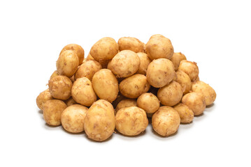 Fototapeta na wymiar Raw potato isolated on a white background.