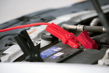 How to, charge car battery for emergency broken car .