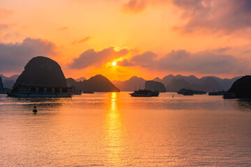 Obraz na płótnie Canvas Ha Long Bay landscape, Vietnam