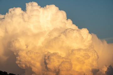 NUBES EN ATARDECER