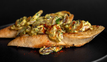 Creamy mushrooms on toast