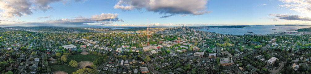 Fototapeta na wymiar Very High Resolution Panorama of Seattle Downtown and Queen Anne