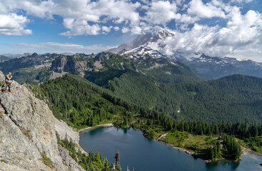 Fototapeta na wymiar Amazing Grand Vista and view of Mount Rainier from Tolmie Peak of the Pacific Northwest