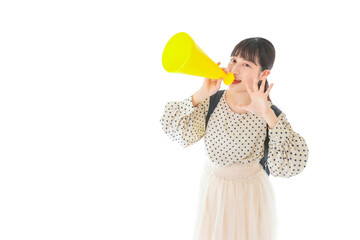 スポーツの応援をする若い女性