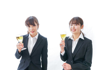 飲み会をする若手社員