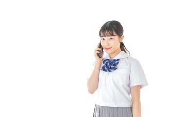 スマートフォンを使う若い女子学生