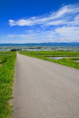 Fototapeta premium 恋人坂からの眺望・飯豊山（福島県・喜多方市）