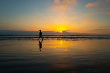 Fototapeta premium Sunset in the sea with beautiful clouds. Sunrise ocean seascape.