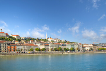 Obraz premium The Royal Palace, Matthias Church and Buda Castle Complex on a hill overlooking the Danube River in Budapest, Hungary
