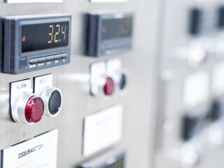 Digital temperature indicator for monitoring at sampling room in power plant