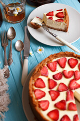 cheesecake with strawberries
