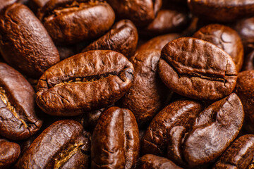 A scattering of roasted coffee beans macro shooting