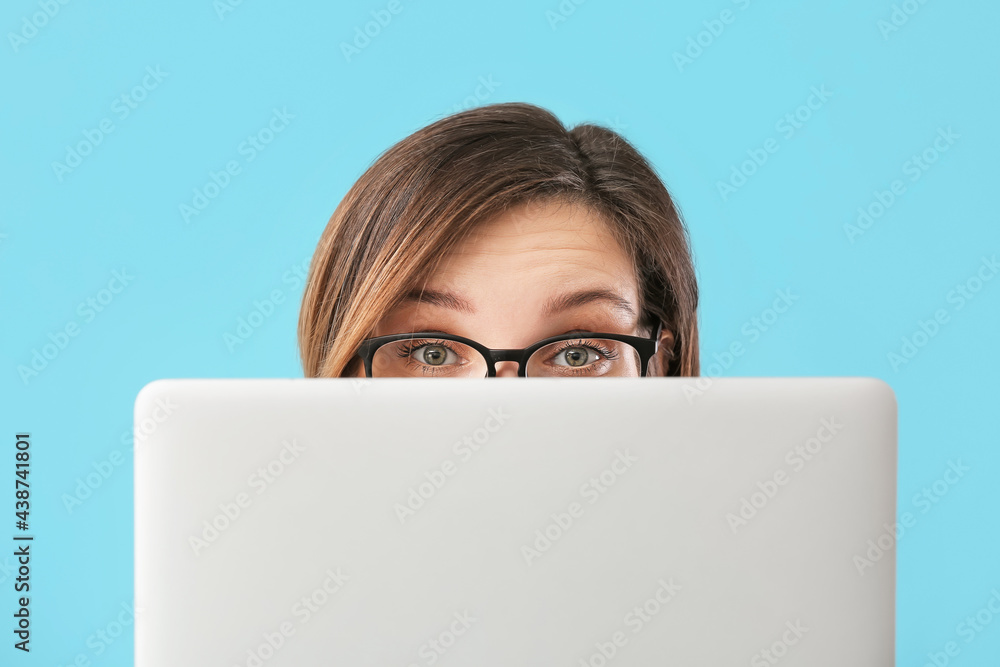 Aufkleber female programmer with laptop on color background
