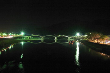 錦帯橋　川の水面の写りが綺麗