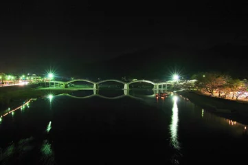 Papier Peint photo autocollant Le pont Kintai 錦帯橋　川の水面の写りが綺麗