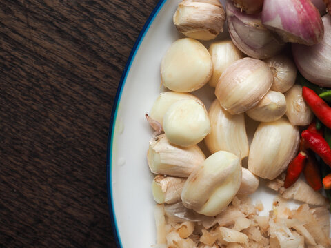 peeled garlic