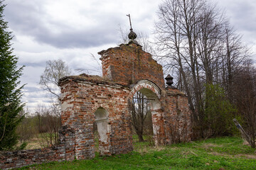arch entrance to the cemetery